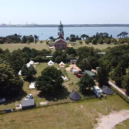 Bell Tent Glamping At Royal Victoria Country Park Саутгемптон Екстер'єр фото